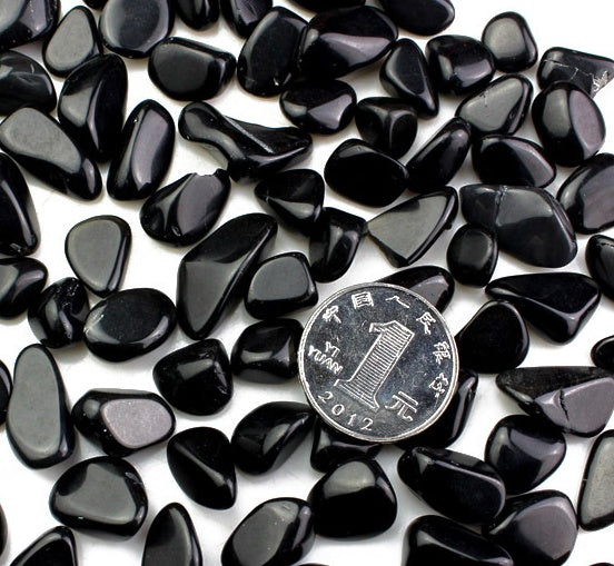 Natural obsidian gravel