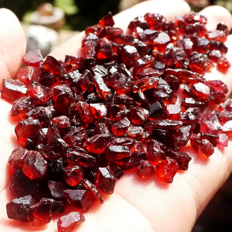 Natural Burgundy Garnet Raw Ore Granular Crushed Stone