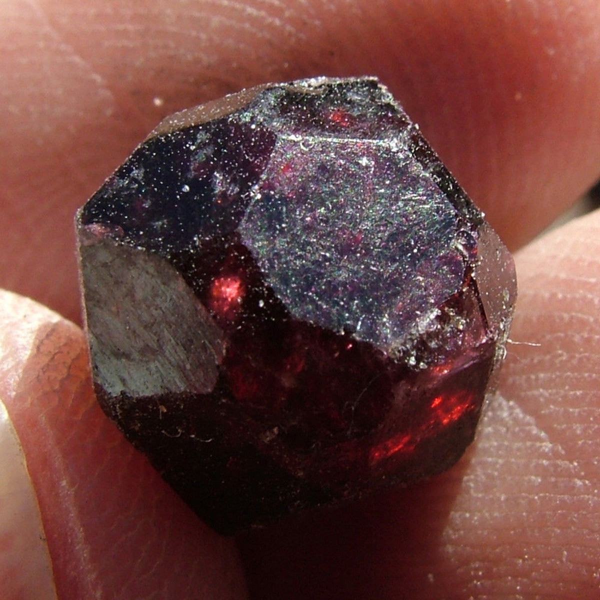 1Pc Natural Red Garnet Quartz Crystal Gemstone Healing Ene