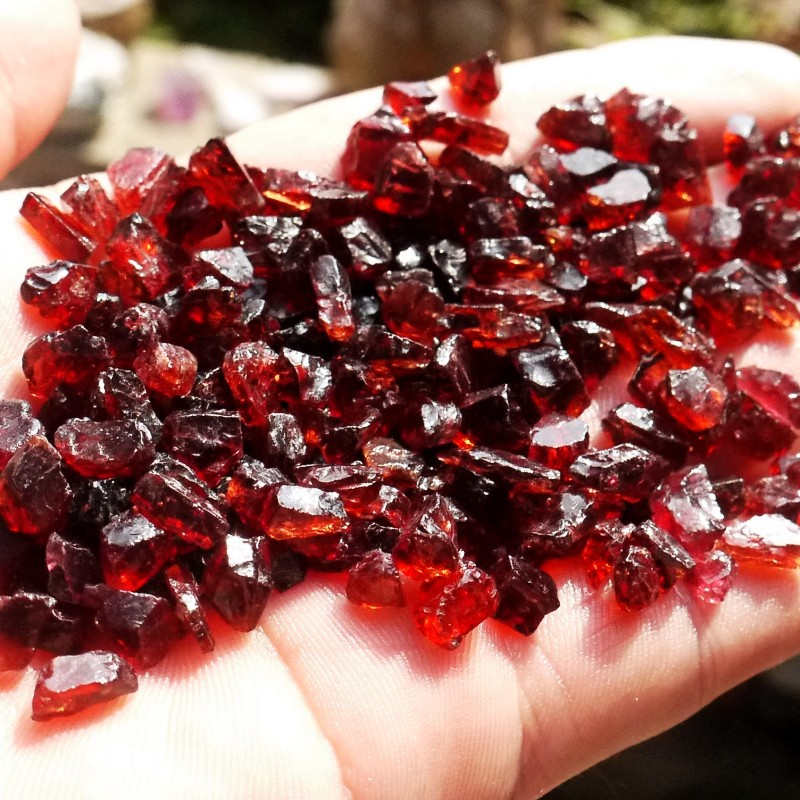 Natural Burgundy Garnet Raw Ore Granular Crushed Stone